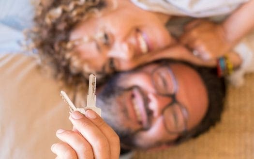 Couple de primo accédants à Marseille ayant bénéficié des aides pour acheter leur appartement